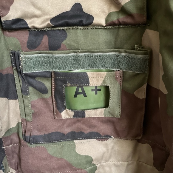 The French Military Flak Vest is an authentic surplus flak vest carrier. - Picture 7 of 12